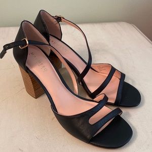 New Maumero NY black sandals